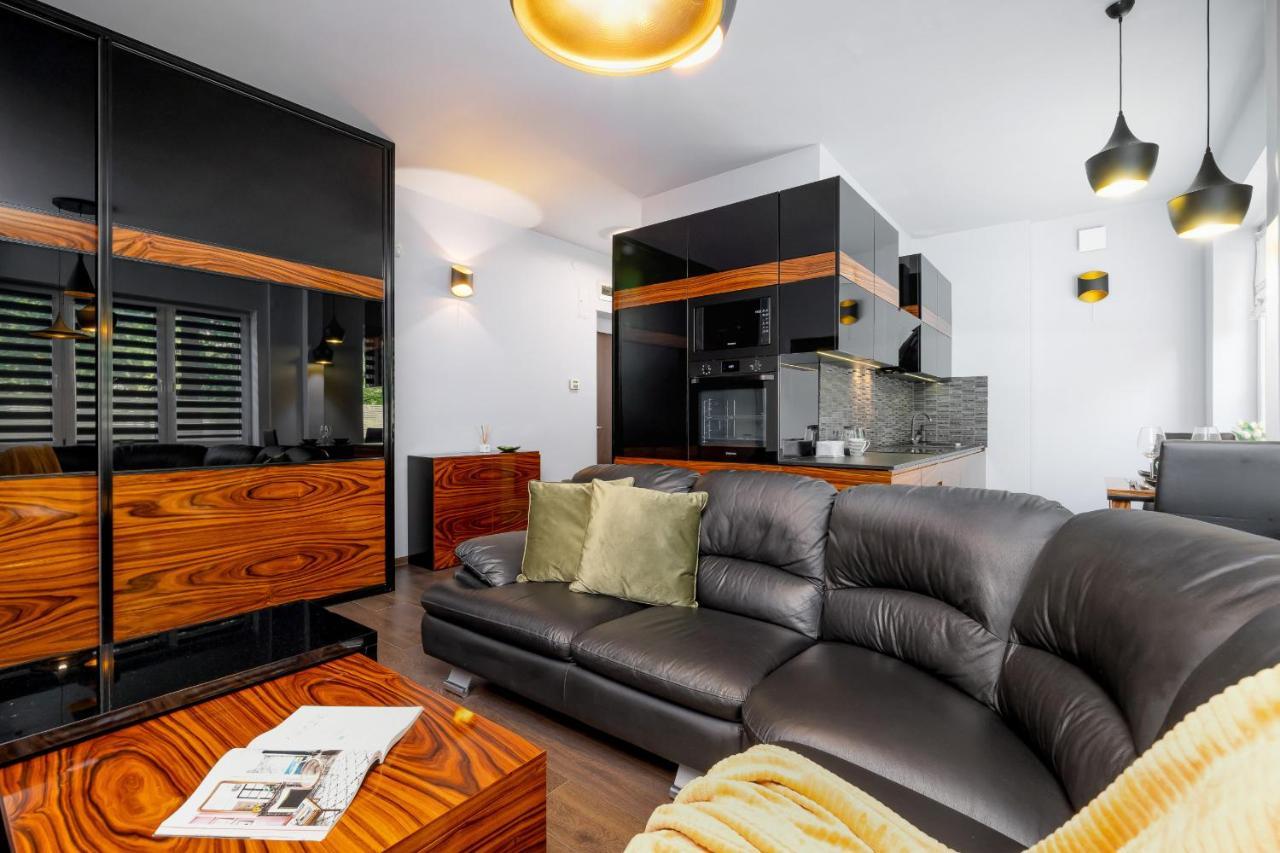 Stylish Korfantego Apartment Next To Spodek By Noclegi Renters Katowice Buitenkant foto