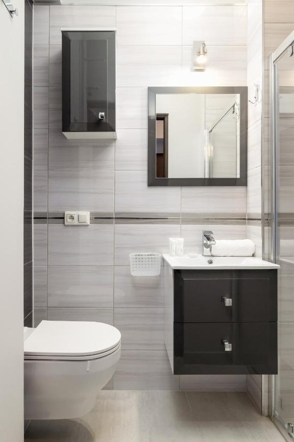 Stylish Korfantego Apartment Next To Spodek By Noclegi Renters Katowice Buitenkant foto