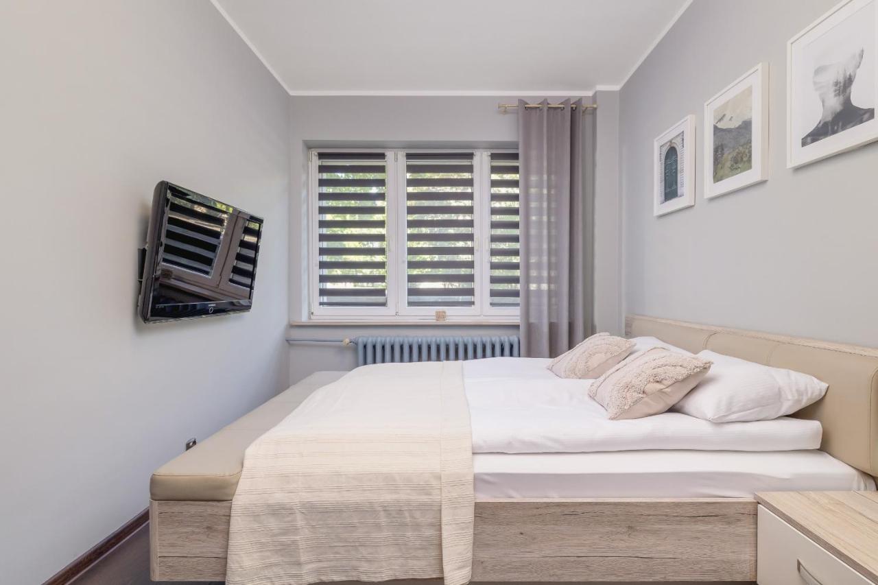 Stylish Korfantego Apartment Next To Spodek By Noclegi Renters Katowice Buitenkant foto